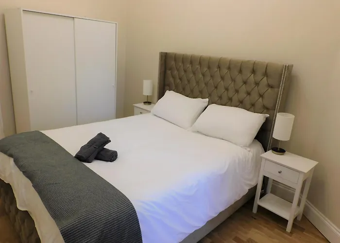 Beautiful 3 Bed Apt In The City Centre