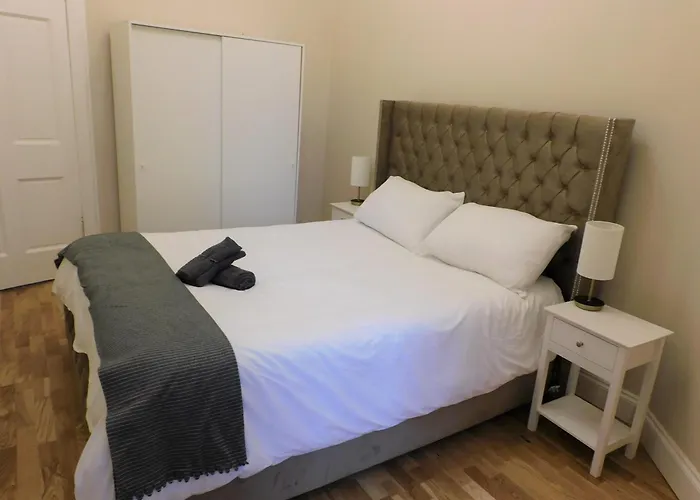 Beautiful 3 Bed Apt In The City Centre