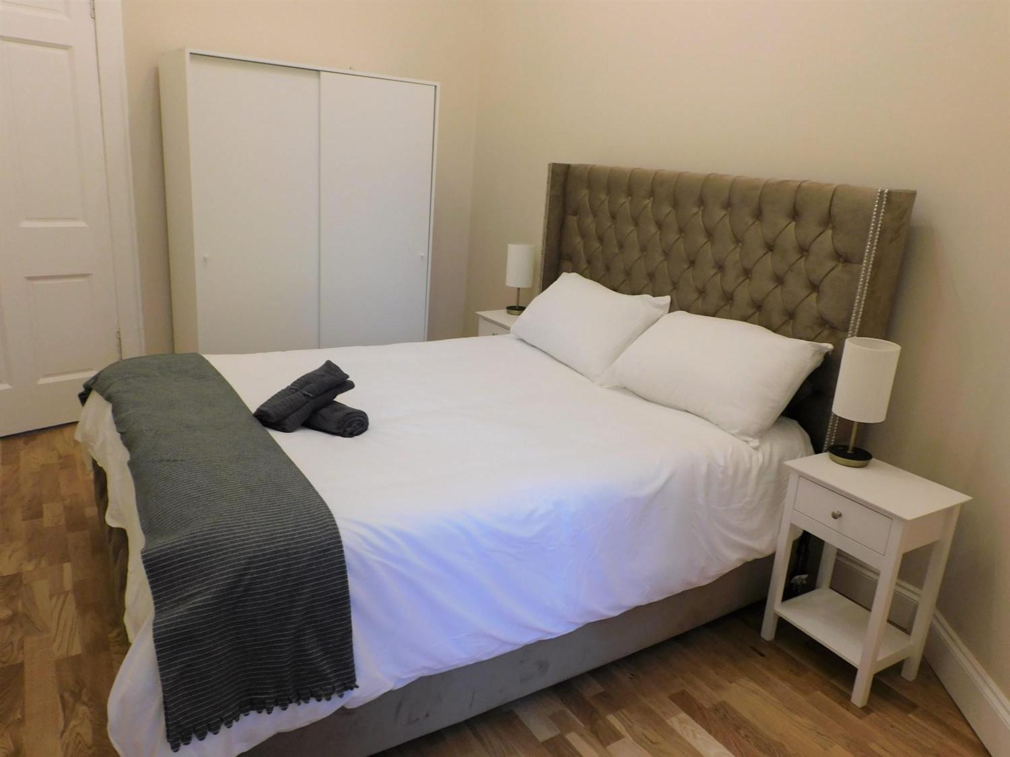 Beautiful 3 Bed In The Centre Apartment
