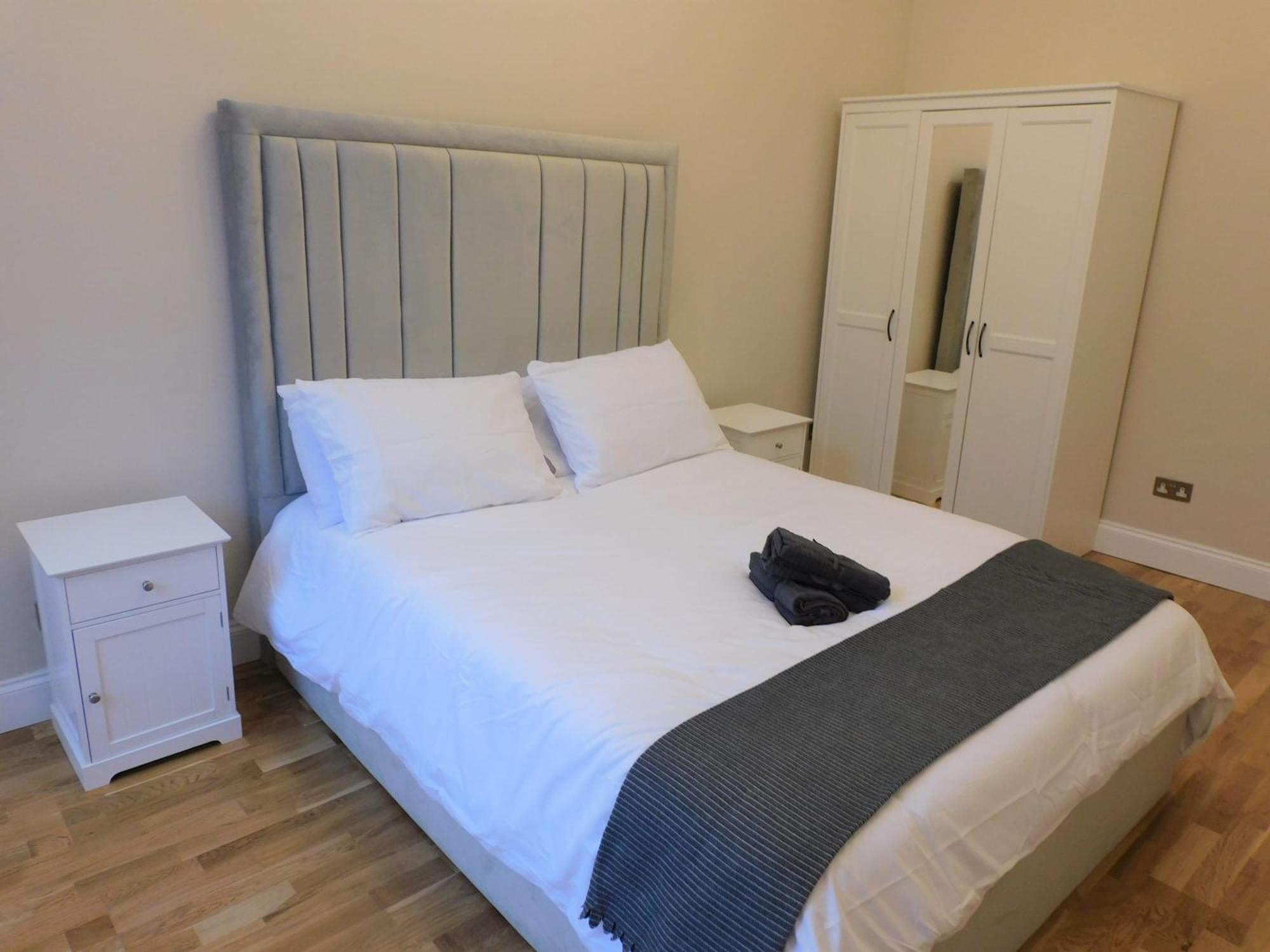 Beautiful 3 Bed In The Centre Apartment