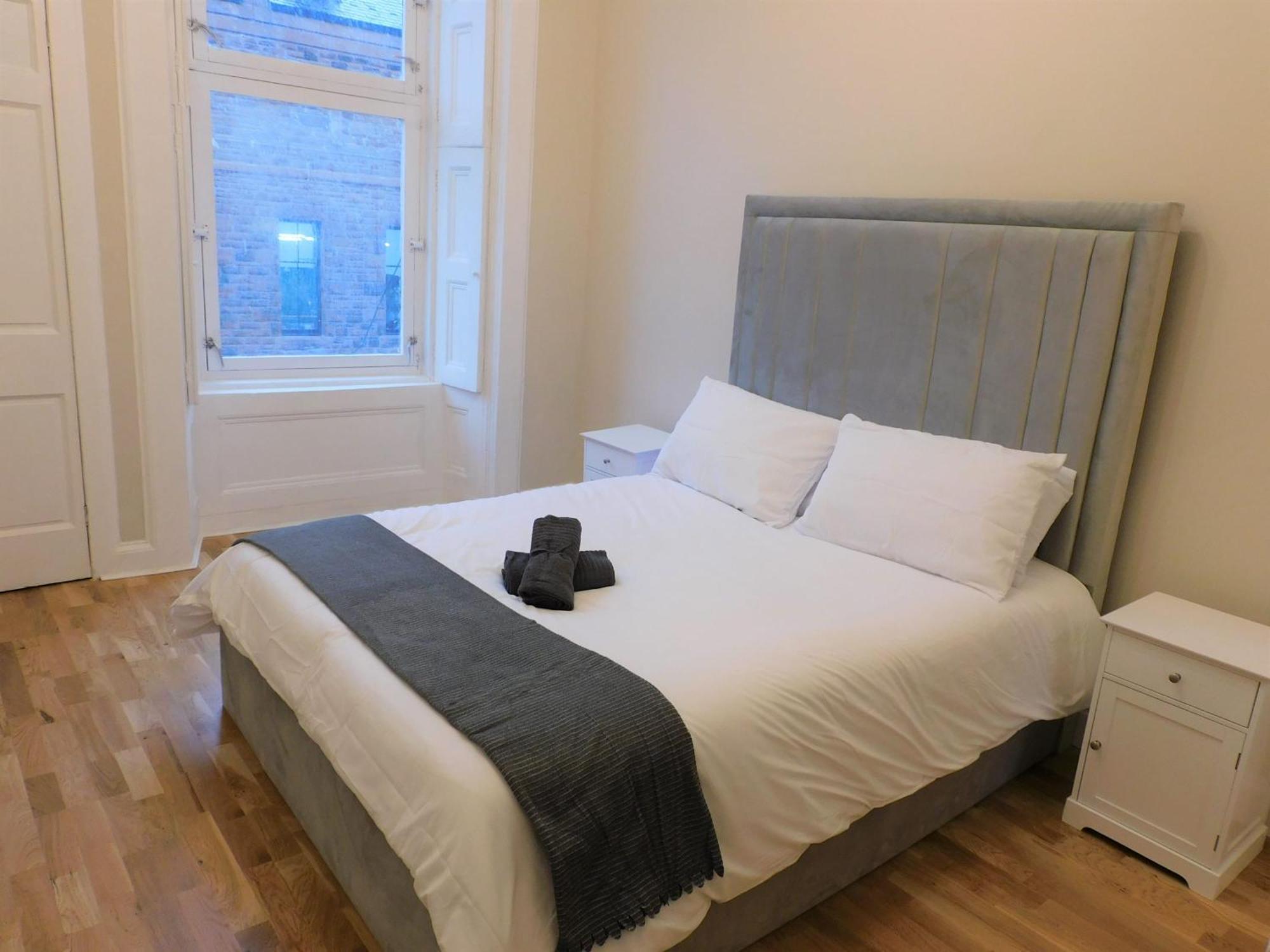 Beautiful 3 Bed In The Centre Apartment *