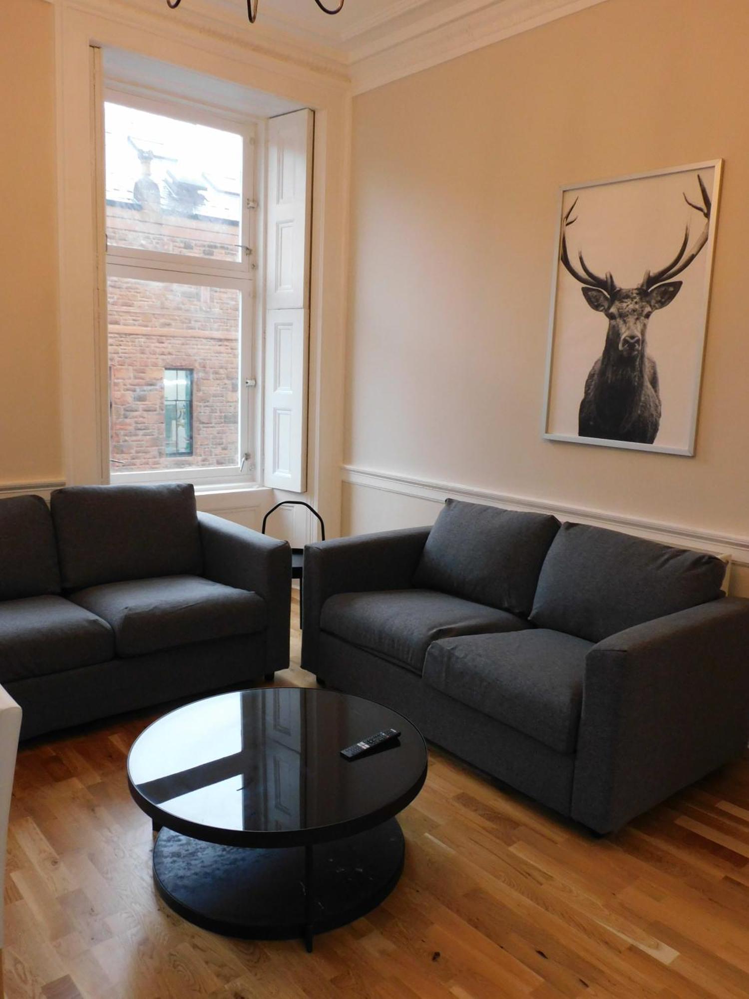 Beautiful 3 Bed In The Centre Apartment